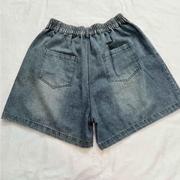 Vintage Denim Shorts for Women Size M High Waist Loose Fit with Front Pleats - Picture 6 of 16